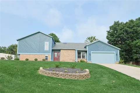 695 Tealwood Dr, Beavercreek, OH 45430
