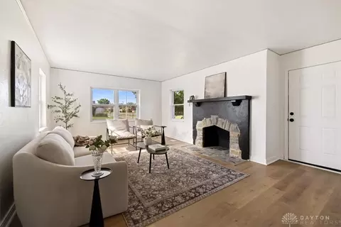 Living - 2860 Shafor Blvd, Kettering, OH 45419 photo 2 of 4