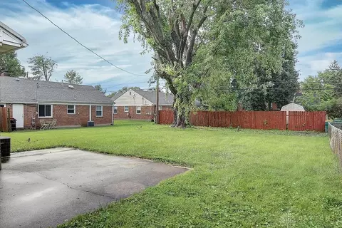 Exterior - 605 Wedgewood Ave, Kettering, OH 45429 photo 4 of 7