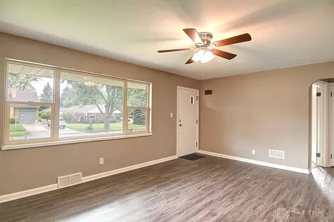 Living - 605 Wedgewood Ave, Kettering, OH 45429 photo 3 of 4