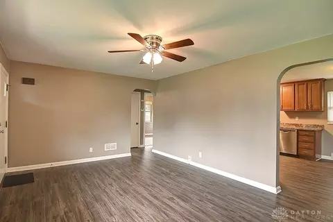 Living - 605 Wedgewood Ave, Kettering, OH 45429 photo 2 of 4