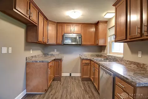 Kitchen - 605 Wedgewood Ave, Kettering, OH 45429 photo 3 of 4