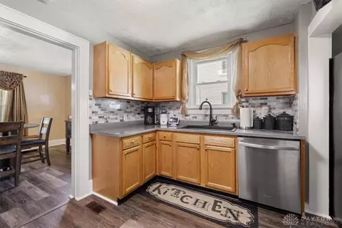 Kitchen - 1115 Beacon St, Springfield, OH 45505 photo 2 of 3