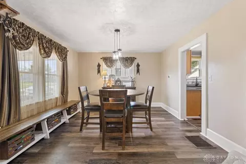 Dining - 1115 Beacon St, Springfield, OH 45505 photo 1 of 2