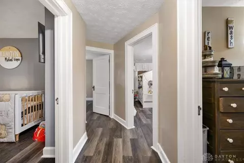 Entry Way - 1115 Beacon St, Springfield, OH 45505 photo 4 of 7