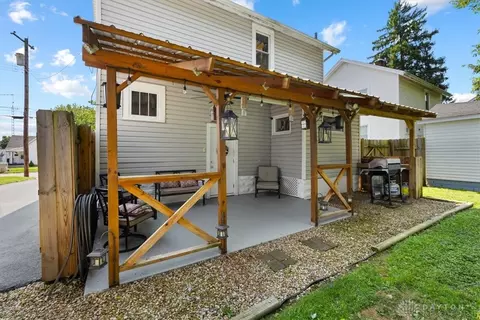 Exterior - 1115 Beacon St, Springfield, OH 45505 photo 7 of 14