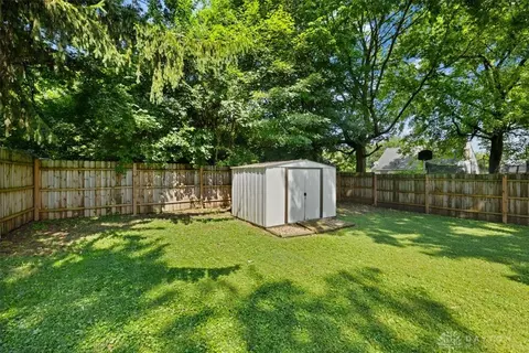 Exterior - 1115 Beacon St, Springfield, OH 45505 photo 13 of 14