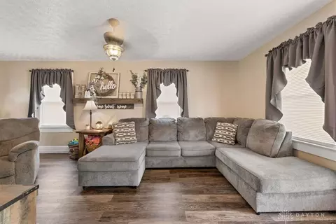 Living - 1115 Beacon St, Springfield, OH 45505 photo 1 of 2