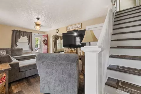Living - 1115 Beacon St, Springfield, OH 45505 photo 2 of 2