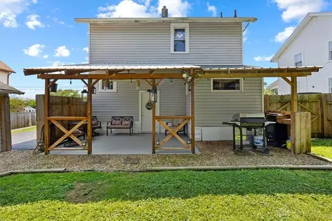 Exterior - 1115 Beacon St, Springfield, OH 45505 photo 9 of 14