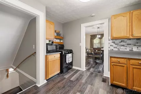 Entry Way - 1115 Beacon St, Springfield, OH 45505 photo 2 of 7