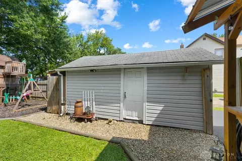 Exterior - 1115 Beacon St, Springfield, OH 45505 photo 10 of 14