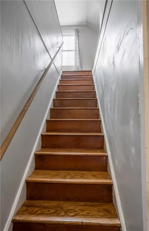 Entry Way - 2002 Malcom, Dayton, OH 45420 photo 1 of 2