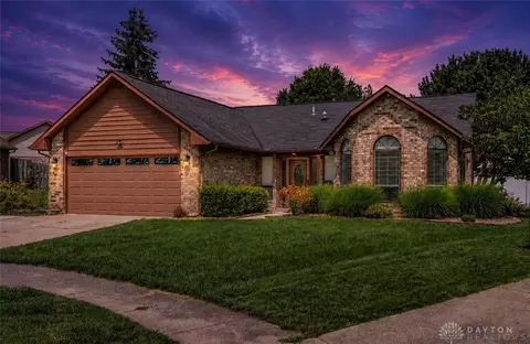 8477 Doe Run Pl, Huber Heights, OH 45424