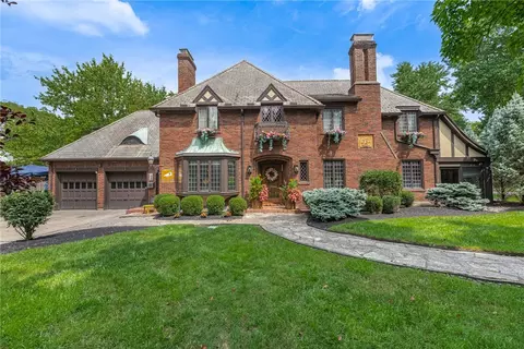 2020 Coolidge Dr, Oakwood, OH 45419