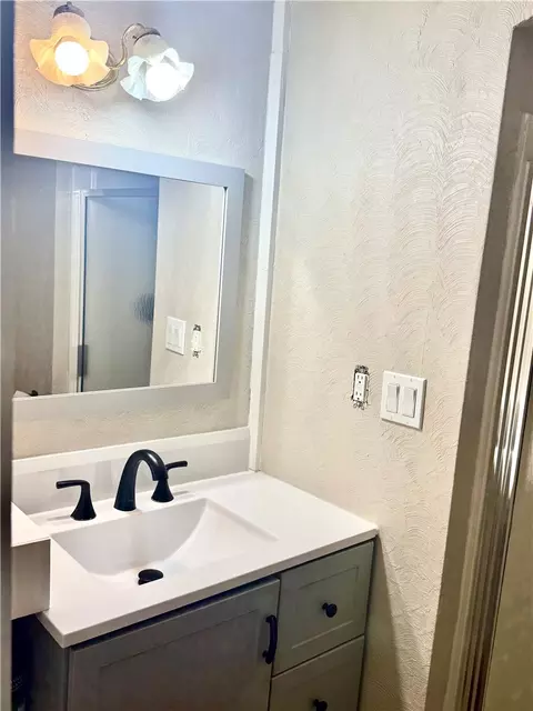 Bath - 3247 Aerial Ave, Kettering, OH 45429 photo 5 of 7