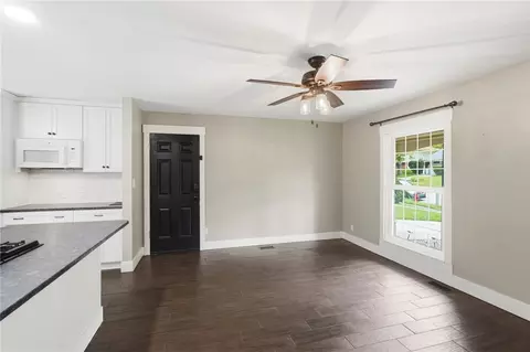 Living - 85 Bramblebush Ln, Springboro, OH 45066 photo 3 of 5
