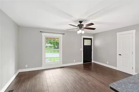 Living - 85 Bramblebush Ln, Springboro, OH 45066 photo 2 of 5