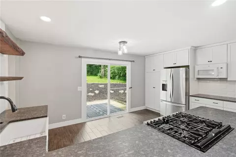 Kitchen - 85 Bramblebush Ln, Springboro, OH 45066 photo 4 of 6