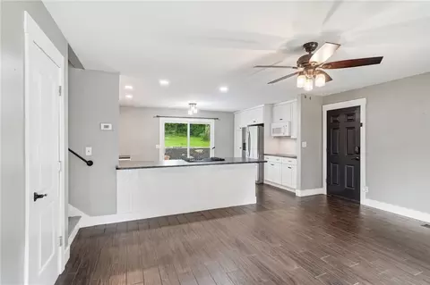 Living - 85 Bramblebush Ln, Springboro, OH 45066 photo 1 of 5