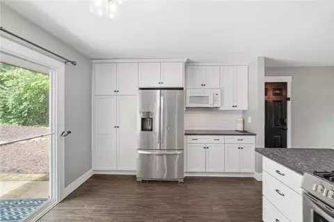Kitchen - 85 Bramblebush Ln, Springboro, OH 45066 photo 6 of 6
