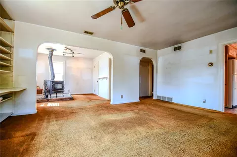 Living - 960 East Dr, Kettering, OH 45419 photo 4 of 5