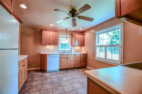 Kitchen - 960 East Dr, Kettering, OH 45419 photo 1 of 3