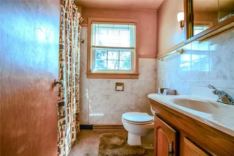 Bath - 960 East Dr, Kettering, OH 45419 photo 1 of 1