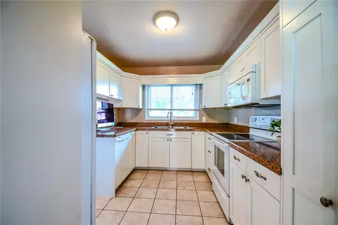 Kitchen - 1708 Dutchess, Kettering, OH 45420 photo 2 of 2