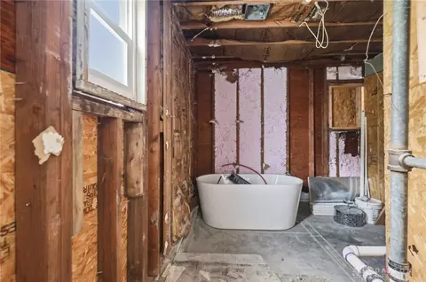 Bath - 2329 Culver Ave, Kettering, OH 45420 photo 2 of 2