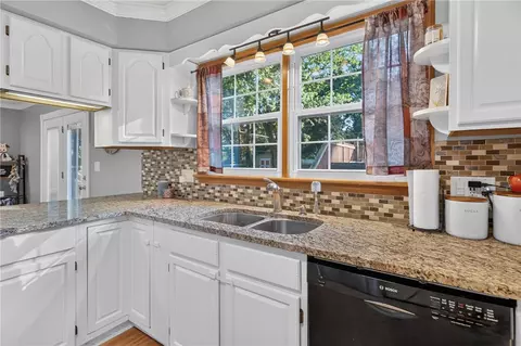Kitchen - 4444 E State Route 41, Troy, OH 45373 photo 2 of 3