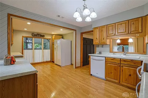 Kitchen - 3091 Fairfield Pike, Springfield, OH 45502 photo 4 of 5