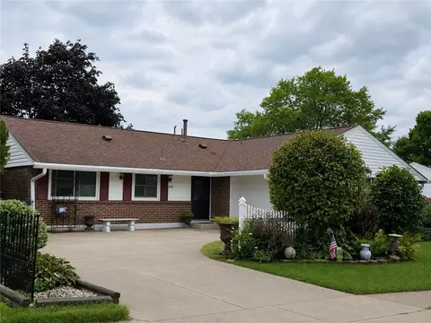 5702 Storck Dr, Huber Heights, OH 45424