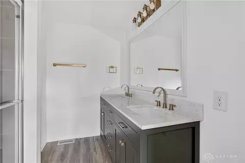 Bath - 1243 Student Ave, Springfield, OH 45503 photo 5 of 8