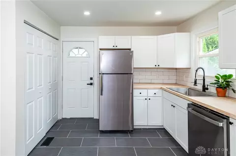 Kitchen - 2105 Reardon Dr, Kettering, OH 45420 photo 2 of 5