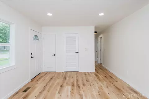 Entry Way - 2105 Reardon Dr, Kettering, OH 45420 photo 1 of 4