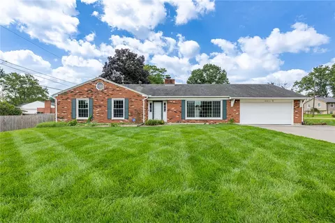 Exterior - 2206 Fox Run Rd, Centerville, OH 45459 photo 1 of 6
