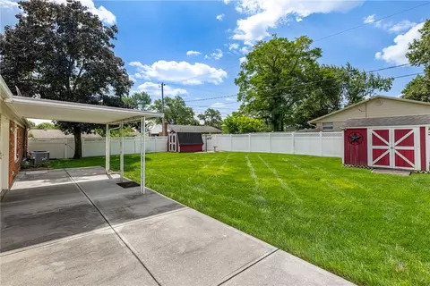 Exterior - 2206 Fox Run Rd, Centerville, OH 45459 photo 3 of 6