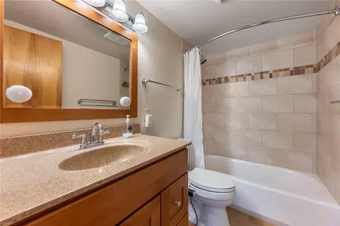 Bath - 2206 Fox Run Rd, Centerville, OH 45459 photo 1 of 2