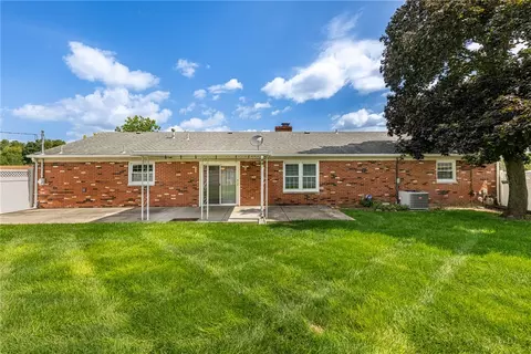 Exterior - 2206 Fox Run Rd, Centerville, OH 45459 photo 4 of 6