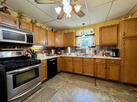 Kitchen - 145 Upper Valley Pike, Springfield, OH 45504 photo 3 of 6