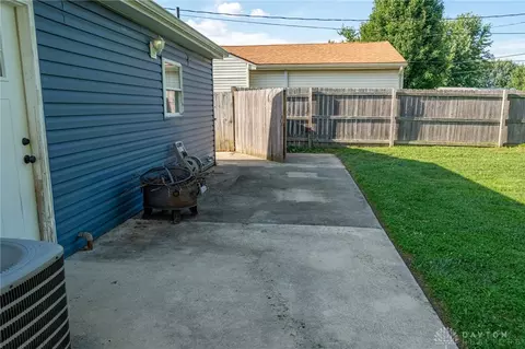 Exterior - 2442 Bellfield St, Kettering, OH 45420 photo 9 of 10