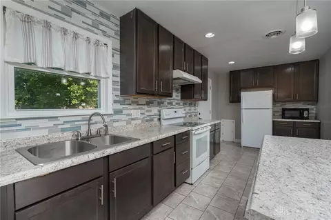 Kitchen - 2442 Bellfield St, Kettering, OH 45420 photo 4 of 5
