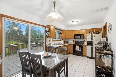 Kitchen - 1440 Southlyn Dr, Kettering, OH 45409 photo 1 of 5