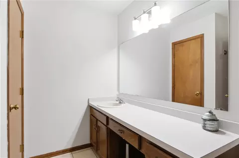 Bath - 1440 Southlyn Dr, Kettering, OH 45409 photo 2 of 3