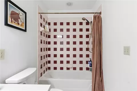 Bath - 1440 Southlyn Dr, Kettering, OH 45409 photo 3 of 3