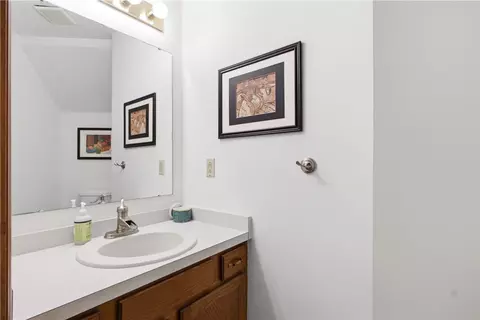 Bath - 1440 Southlyn Dr, Kettering, OH 45409 photo 1 of 3