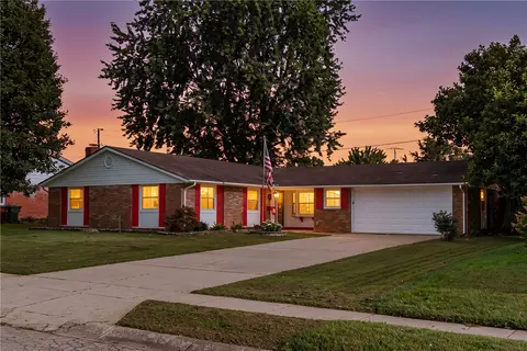 703 W Washington St, New Carlisle, OH 45344