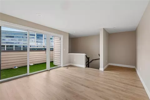 Living - 3908 Edwards #B, Cincinnati, OH 45209 photo 2 of 11
