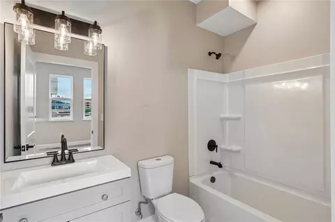 Bath - 3908 Edwards #B, Cincinnati, OH 45209 photo 5 of 6